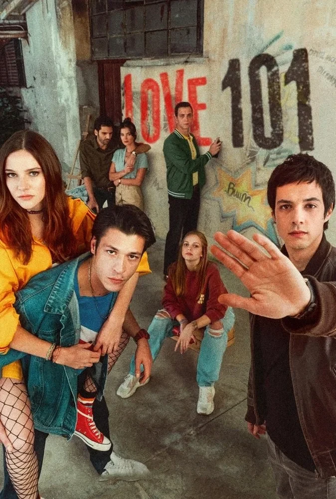 Постер сериалаЛюбовь 101