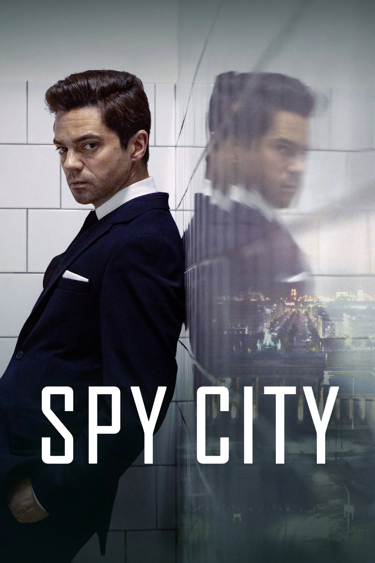 Постер сериалаГород шпионов